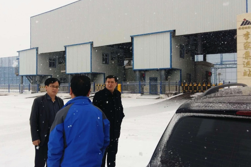強化服務意識 提升舜龍形象 ——泊江海子礦雪后發運側記（作者：王生貴）